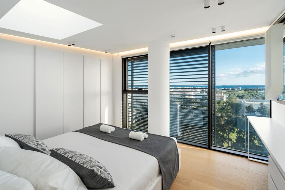 Bed, View (from property/room), Photo of the whole room, Bedroom