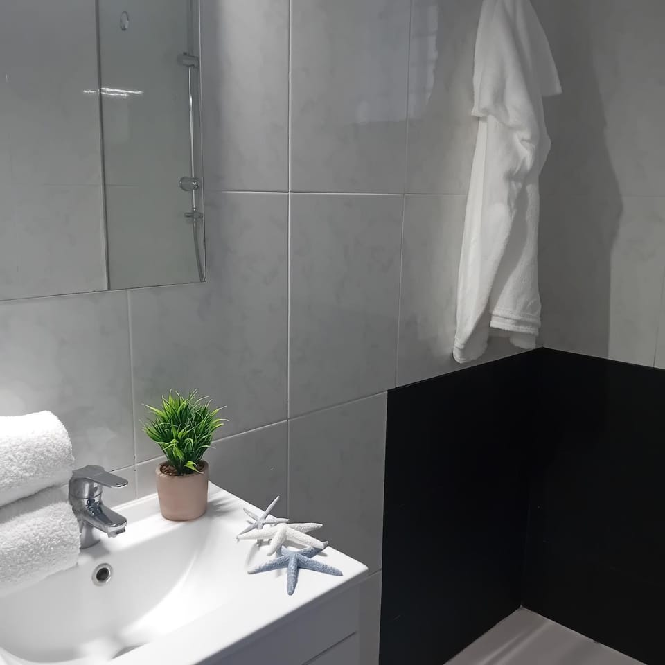 Shower, towels