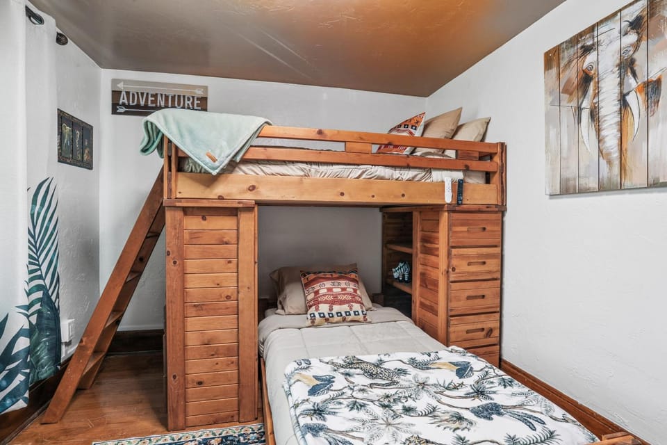 Photo of the whole room, bunk bed