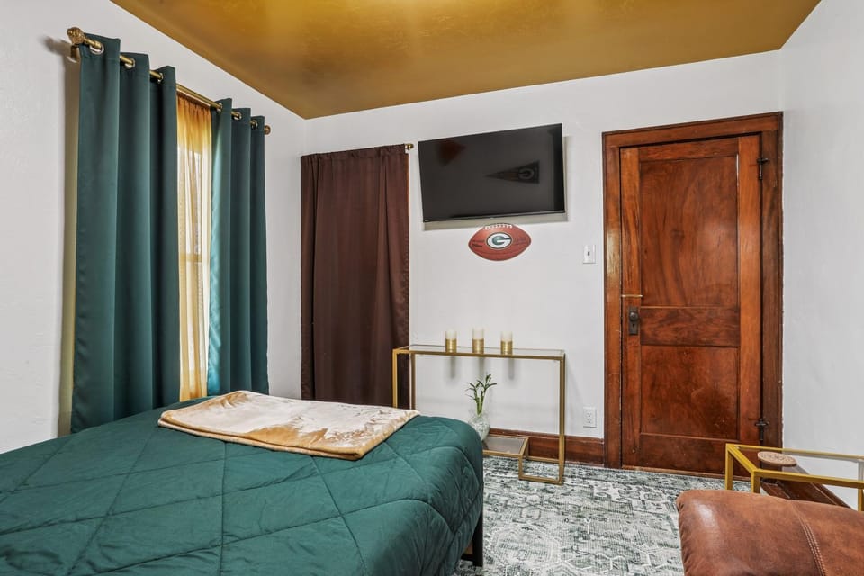 TV and multimedia, Bedroom, wardrobe