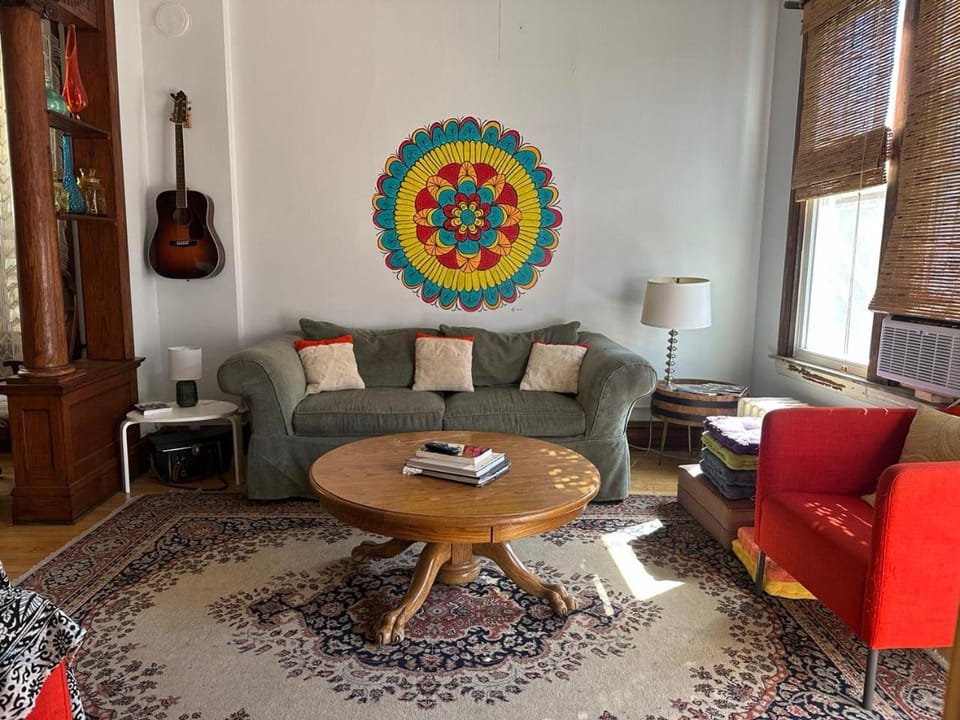 Friendly Abbey Road Retreat Apartment in Berwyn