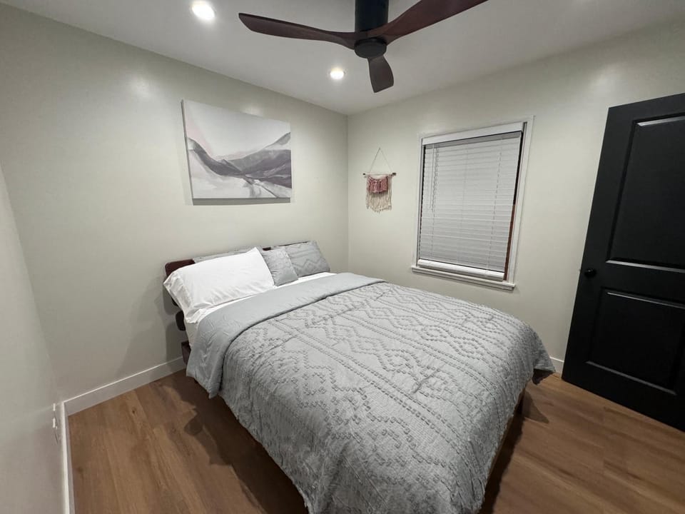 Modern Bedroom in Long Beach 1 Vacation rental in Long Beach