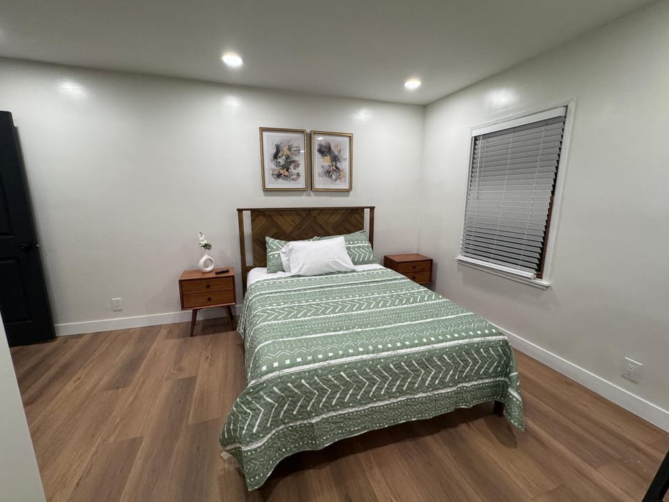 Modern Bedroom in Long Beach 1 Vacation rental in Long Beach