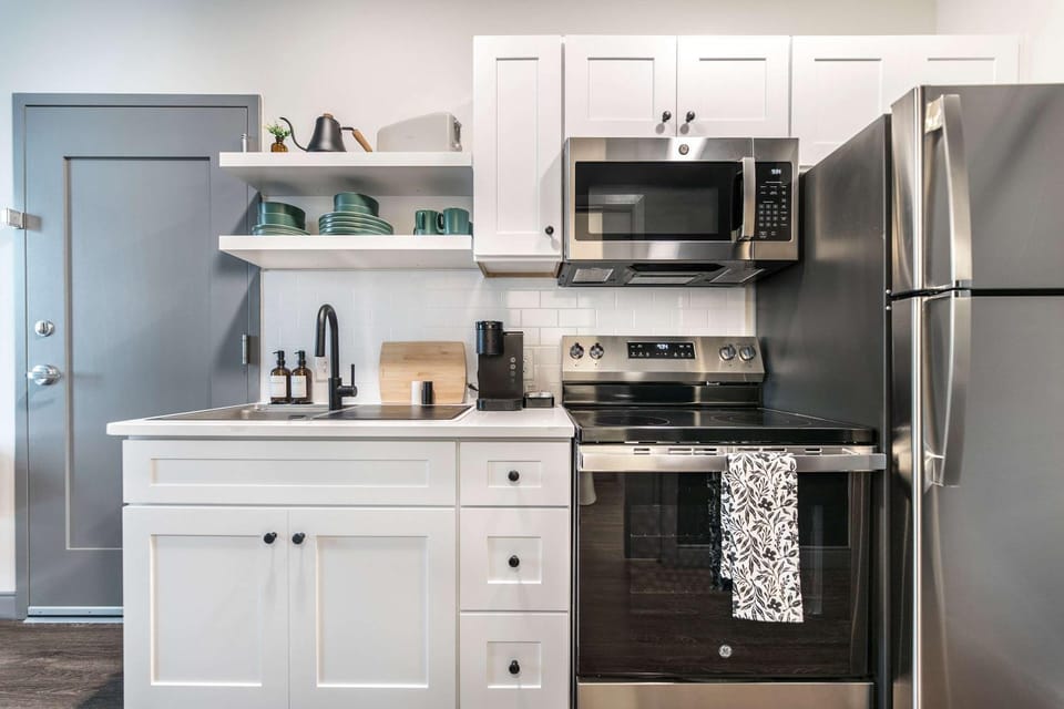Musically Inspired Dual Stay - Near Cherry Street Apartment in Macon