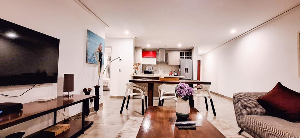 TV and multimedia, Kitchen or kitchenette, Living room, Seating area, Dining area, Evening entertainment, minibar