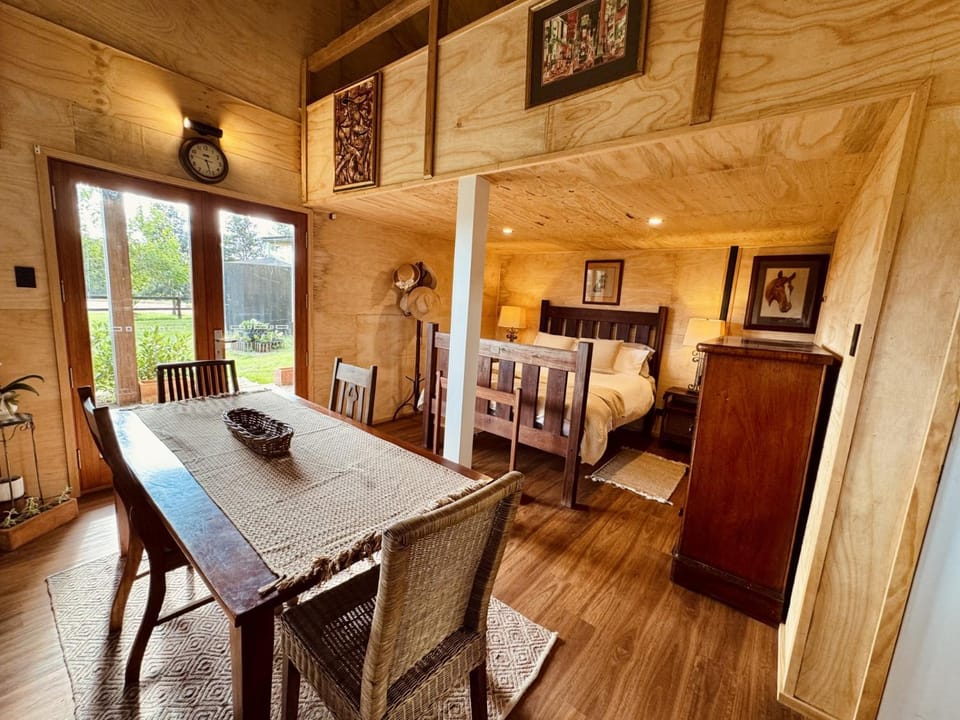 Bed, Living room, Seating area, Dining area, Bedroom