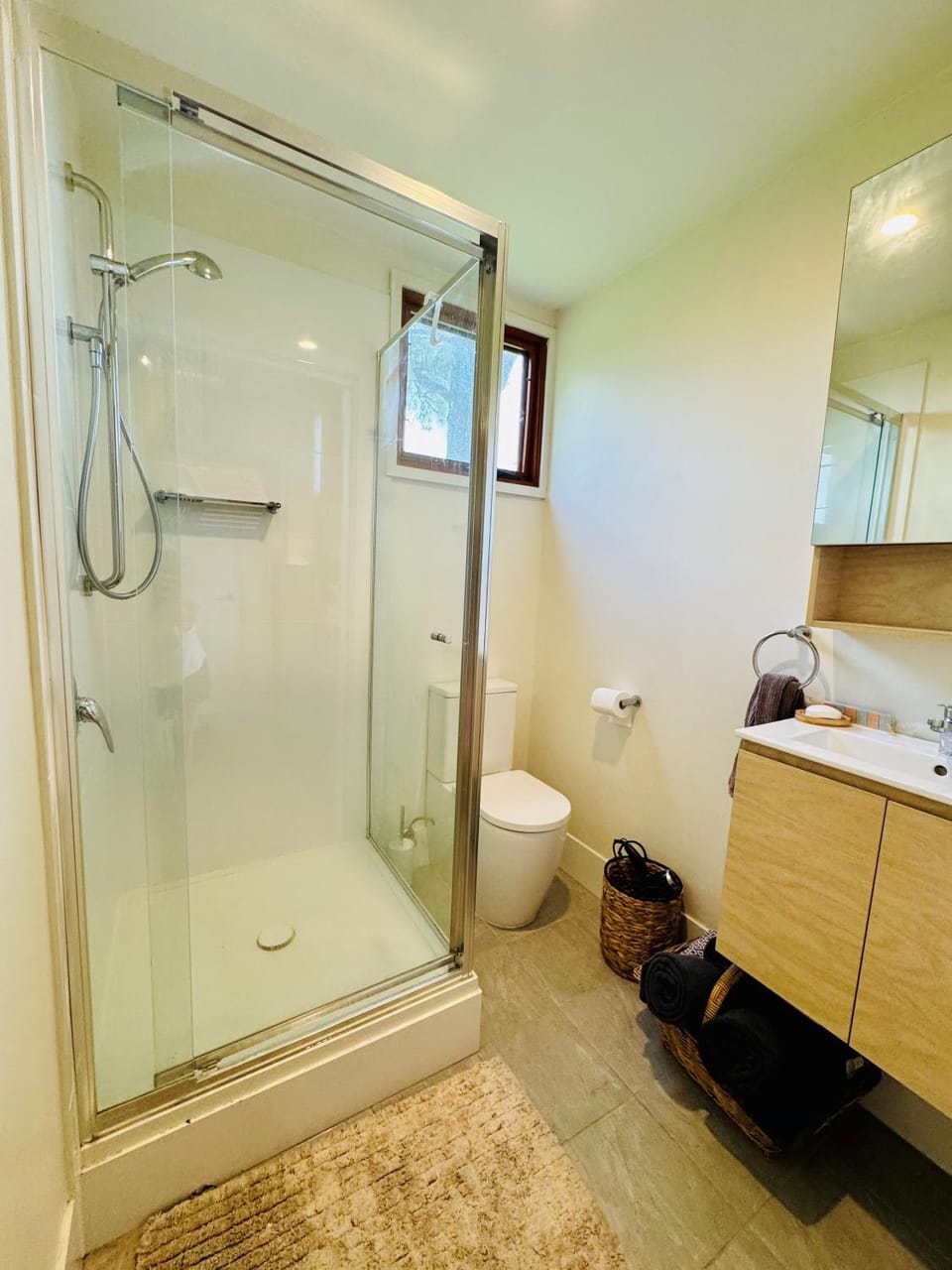 Shower, Toilet, Bathroom, towels