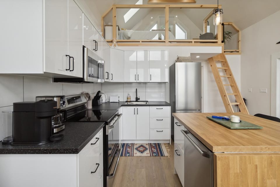 Kitchen or kitchenette, dishwasher, oven, stove, toaster