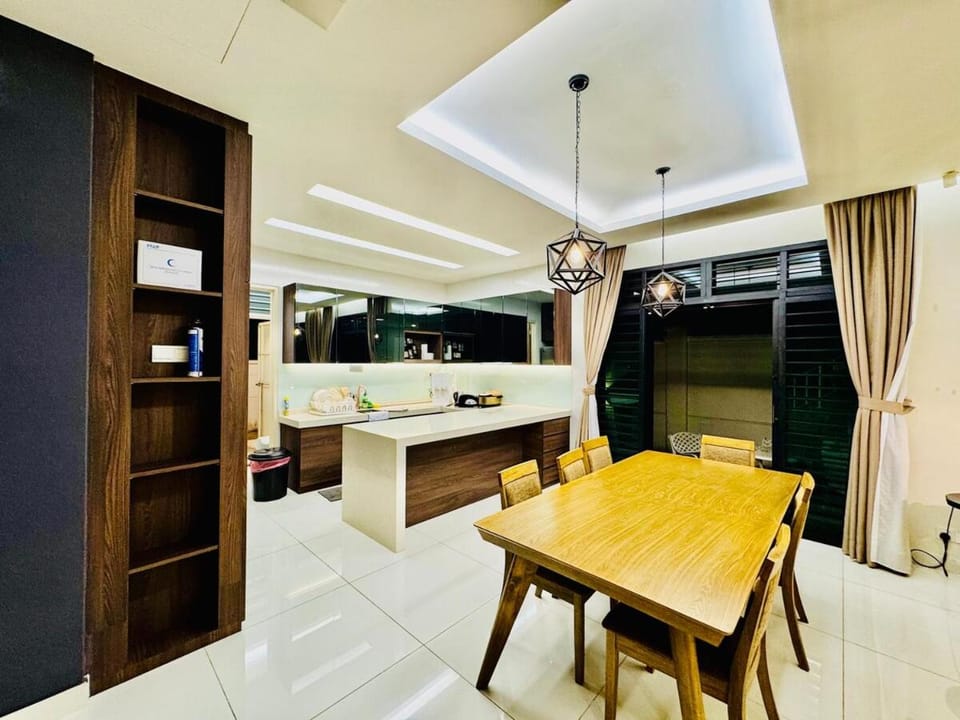 Elegant20PaxVilla Perfect Location NearBeachMarket Villa in Batu Ferringhi, Penang, Malaysia