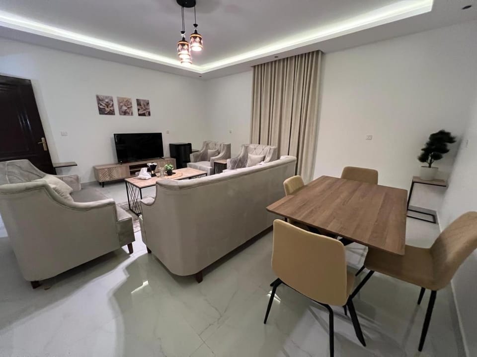 Communal lounge/ TV room, TV and multimedia, Living room, Dining area, Evening entertainment