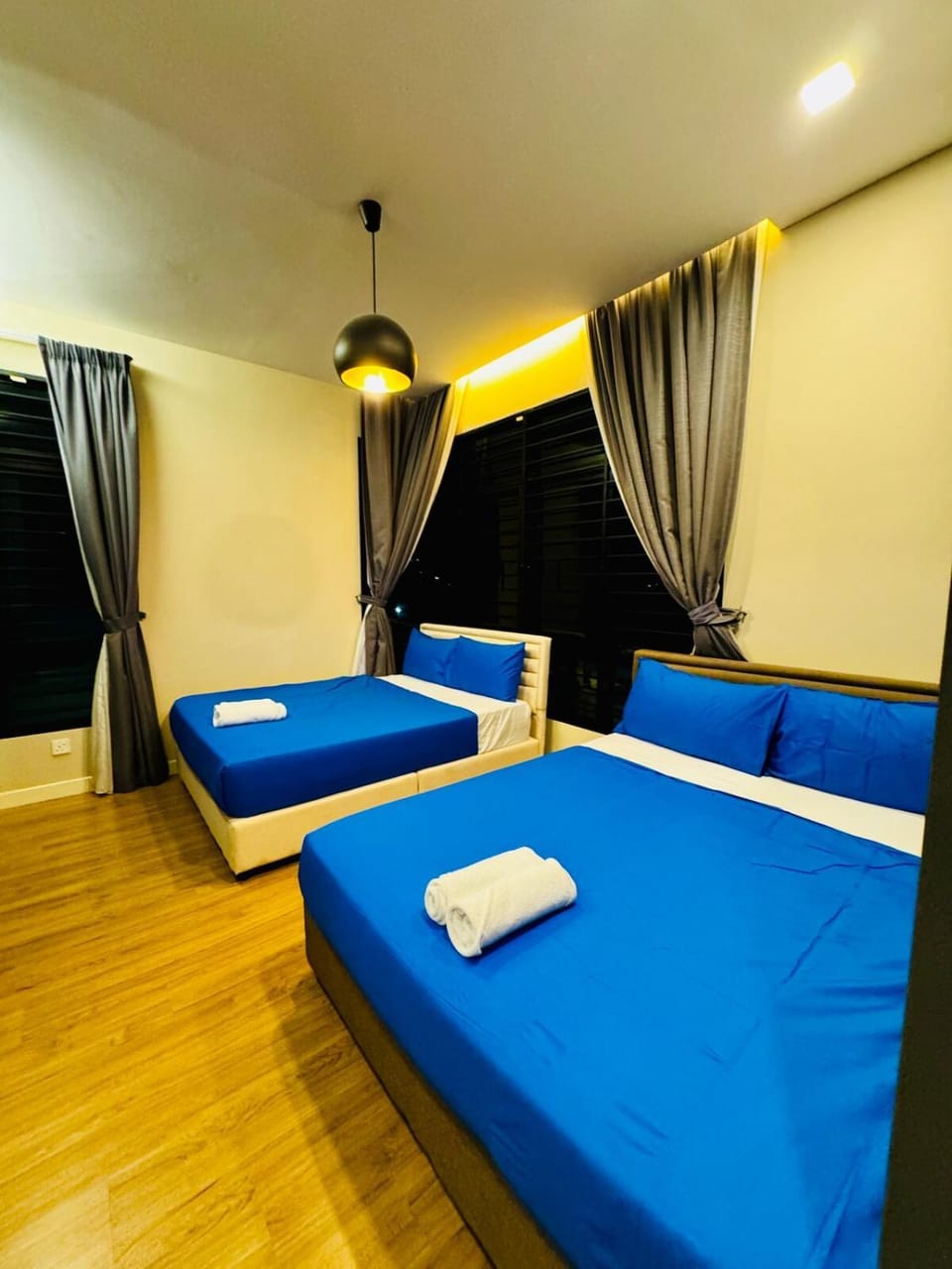 Beautiful 20-Person Villa, Walk to Beach & Market Villa in Batu Ferringhi, Penang, Malaysia