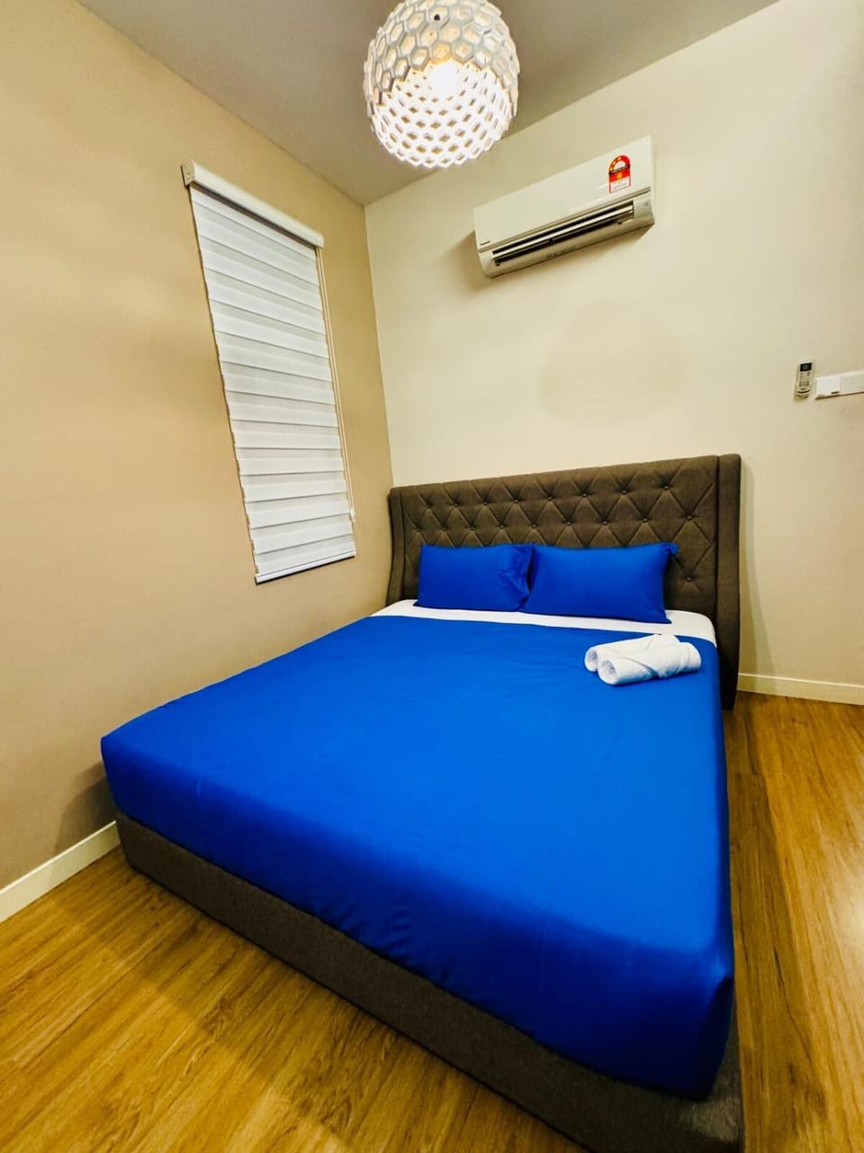 Beautiful 20-Person Villa, Walk to Beach & Market Villa in Batu Ferringhi, Penang, Malaysia
