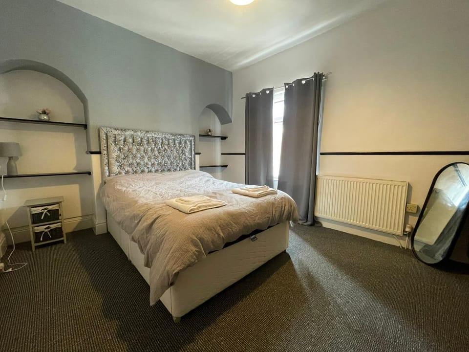 Spacious 2 bedroom property - 5G WIFI & fully equipped kitchen House in Hull