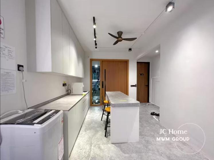 Kitchen or kitchenette, washing machine