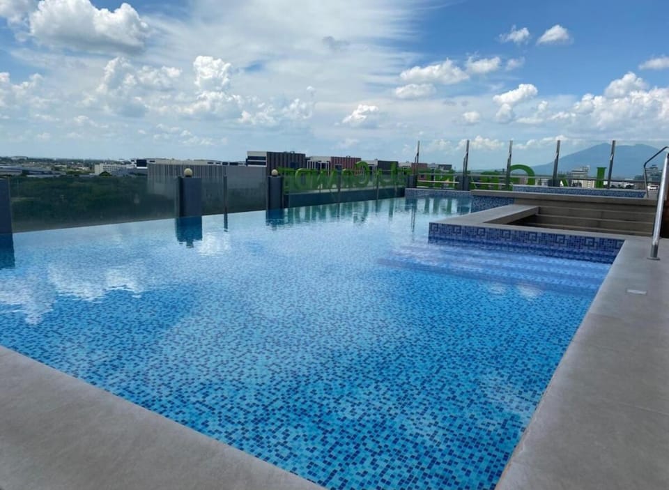 Sheryll Escapes - La Grande 1115, 11th floor Phase 2, 1BR balcony! Apartment in Angeles