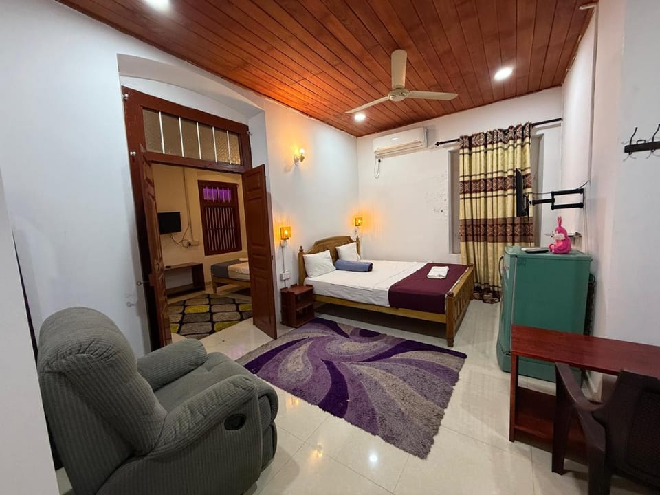 Bed, TV and multimedia, Living room, Bedroom, air conditioner