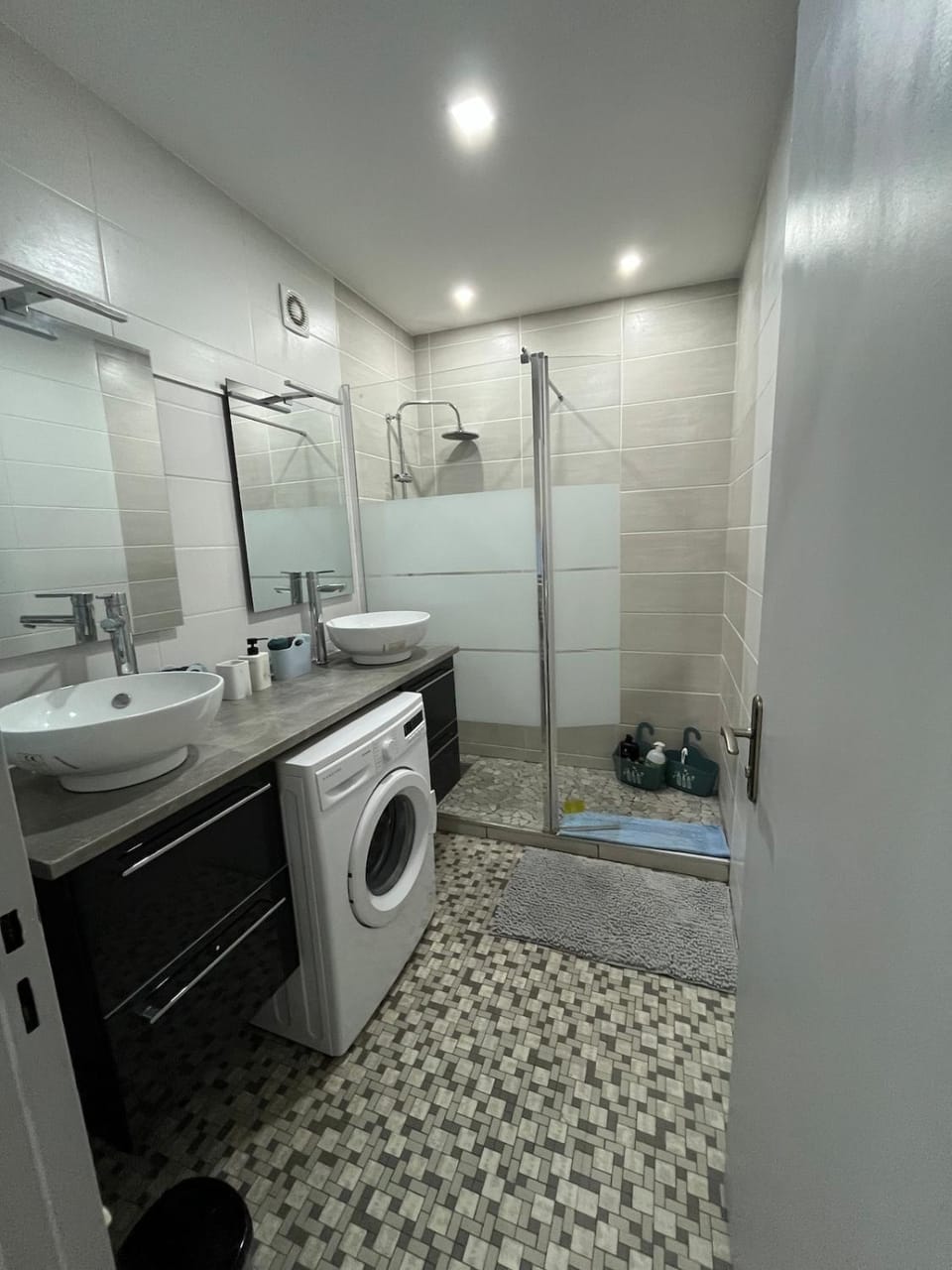 Shower, Bathroom, towels, washing machine, dryer