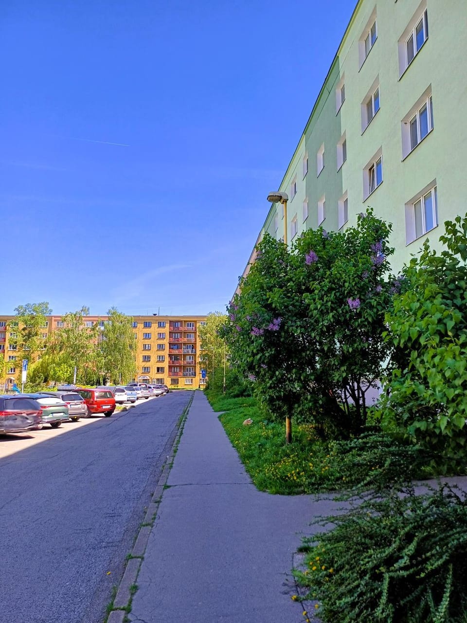 Property building, Neighbourhood, Street view, Location, Parking