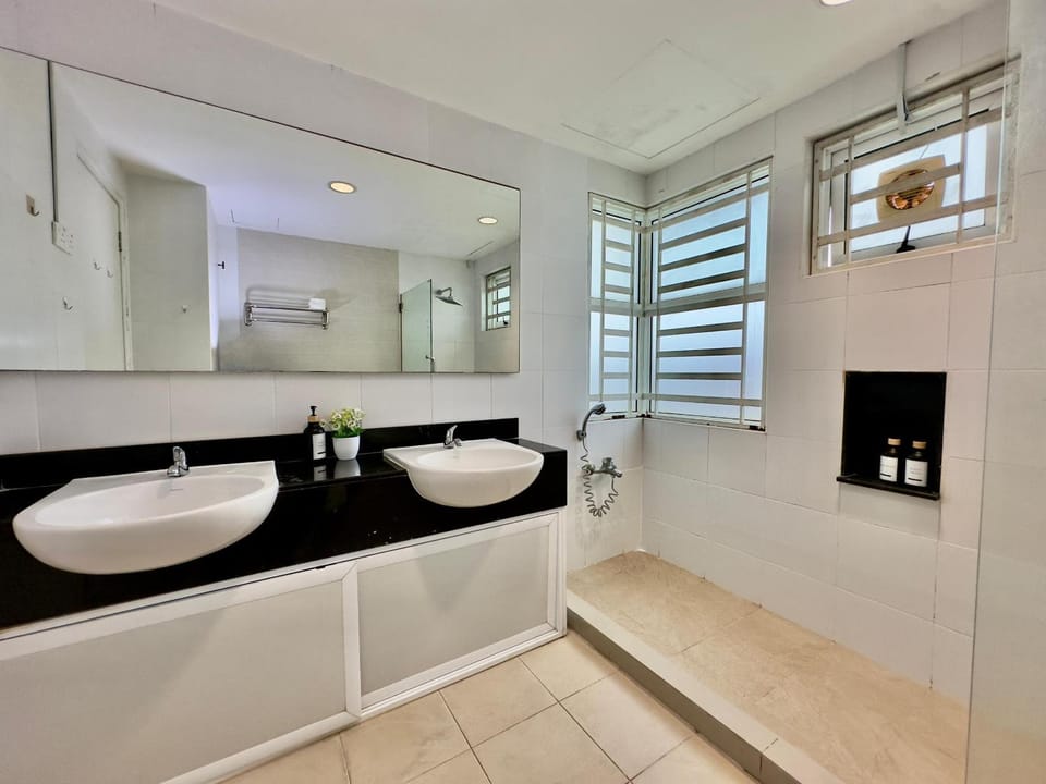 Toilet, Bathroom, bidet, towels