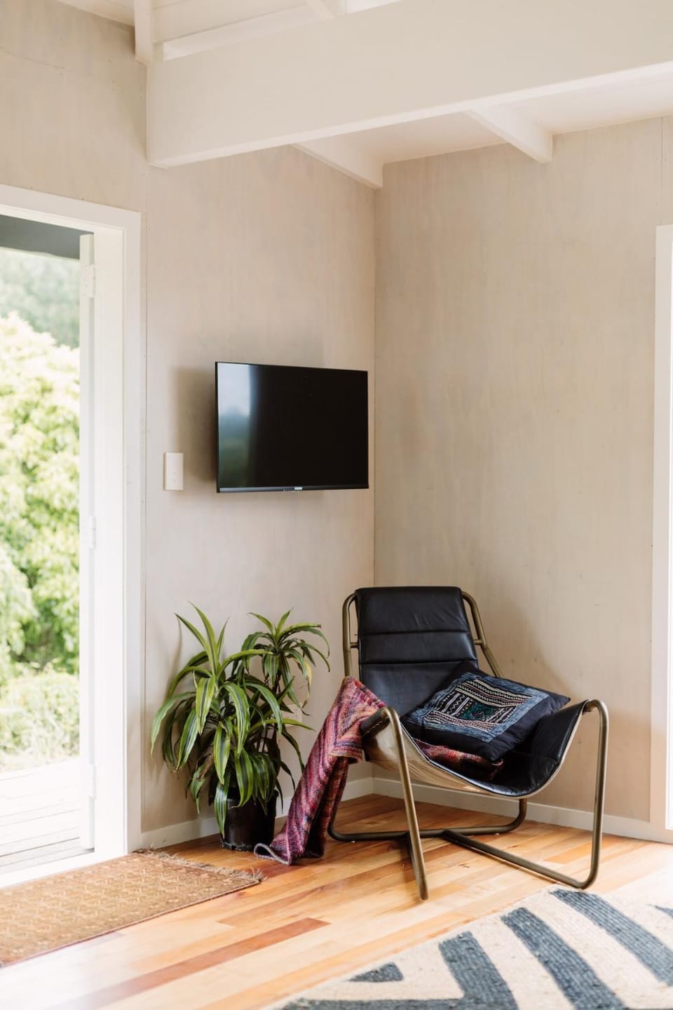 Wainui Stream Cottage House in Raglan