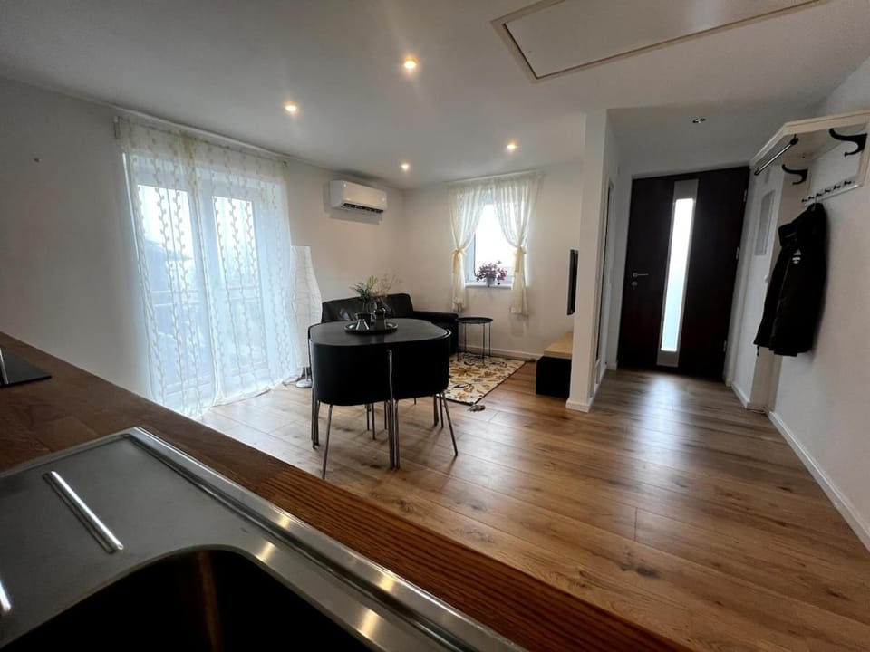 Living room, Seating area, Dining area, air conditioner