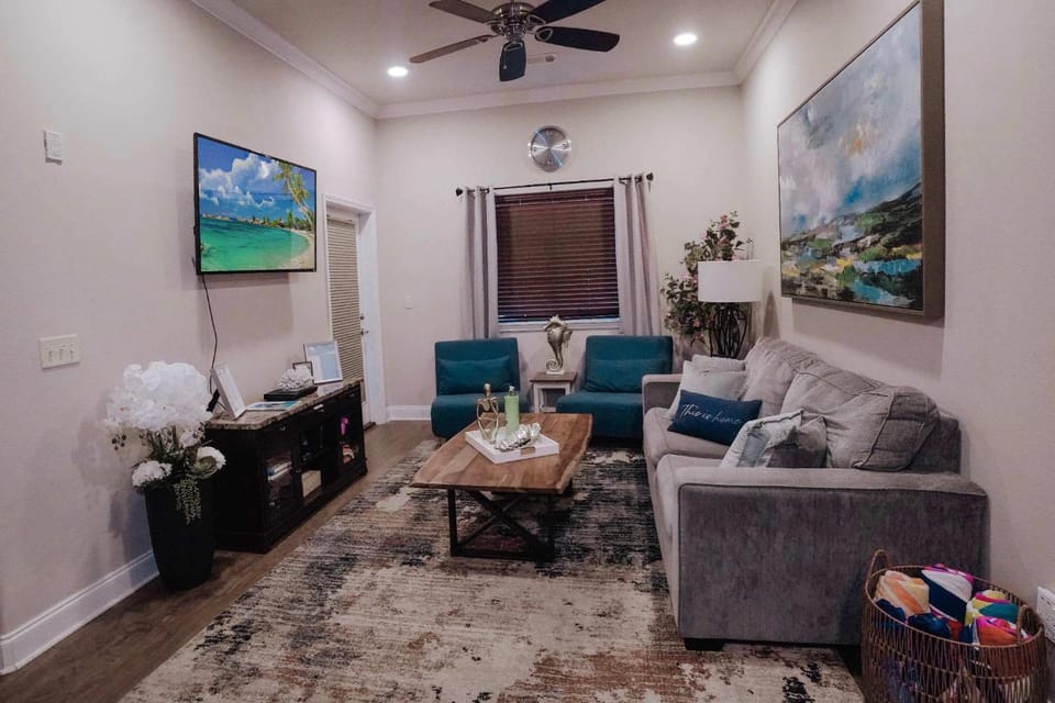 Beachside Bliss- Suite is Minutes from Beach Pool Hot Tub Near Golf House in Miramar Beach
