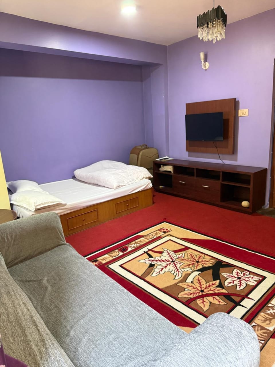 Bed, TV and multimedia, Living room