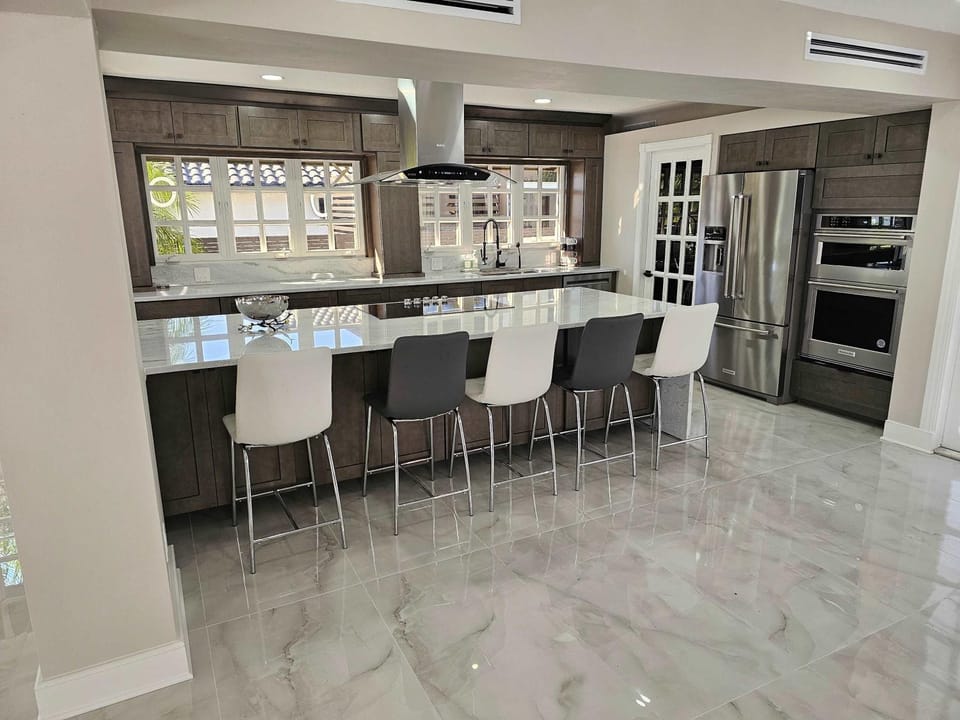 Pelican Retreat- Luxury Villa Near Golf and Beach House in Town N Country