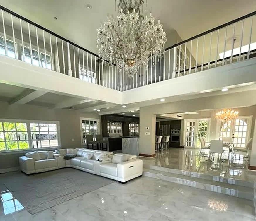 Pelican Retreat- Luxury Villa Near Golf and Beach House in Town N Country