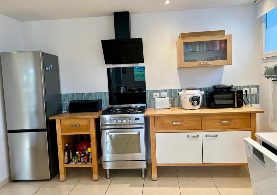 Communal kitchen, kitchen