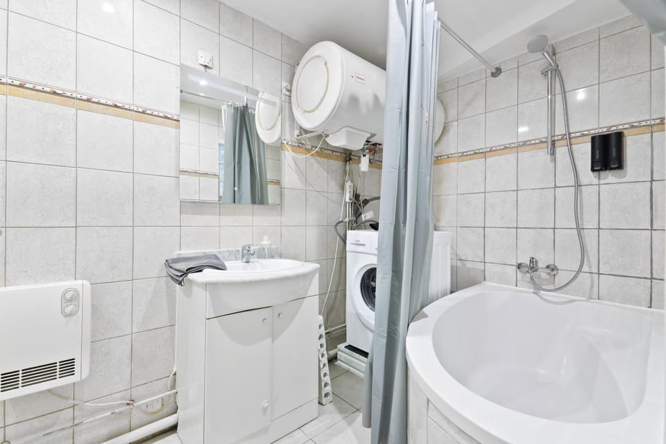 Shower, Bathroom, Bath, towels, washing machine