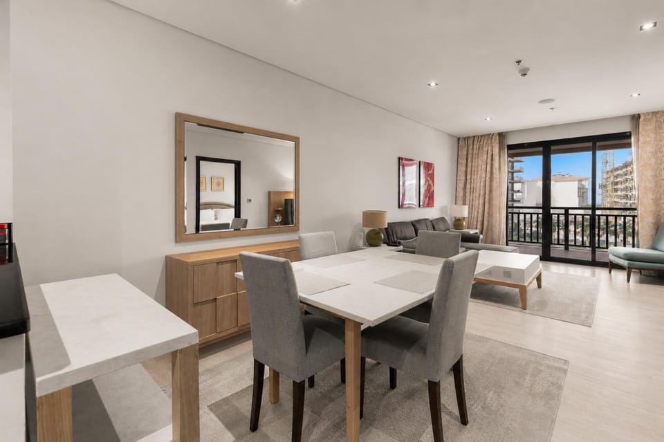 View (from property/room), Balcony/Terrace, Living room, Seating area, Dining area