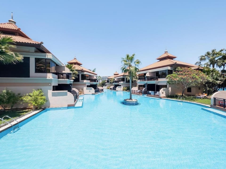 Property building, Day, Swimming pool