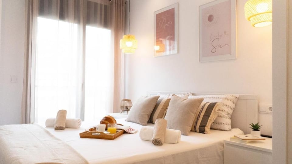 Seahomes Vacations - Beachside Apt with Pool Apartment in Lloret de Mar