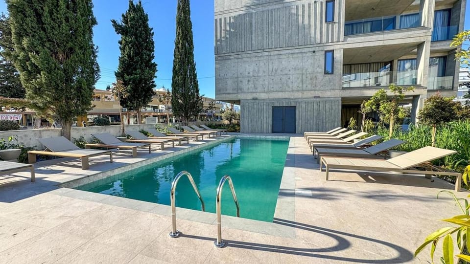 Malberry Park 102 - Modern Apt with Shared Heated Pool, Sauna, Gym, Jacuzzi Apartment in Paphos