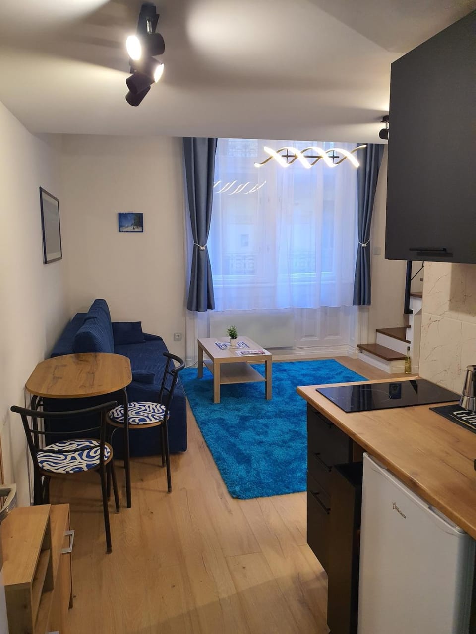 Kitchen or kitchenette, Living room