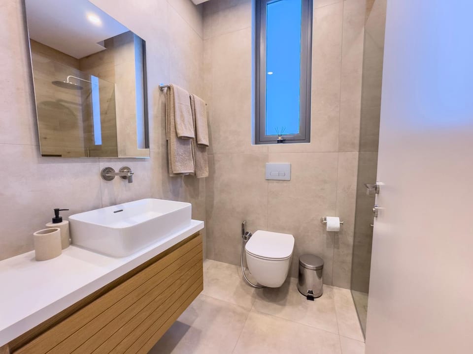 Malberry Park 104 - Modern Apt with Shared Heated Pool, Sauna, Gym, Jacuzzi Apartment in Paphos