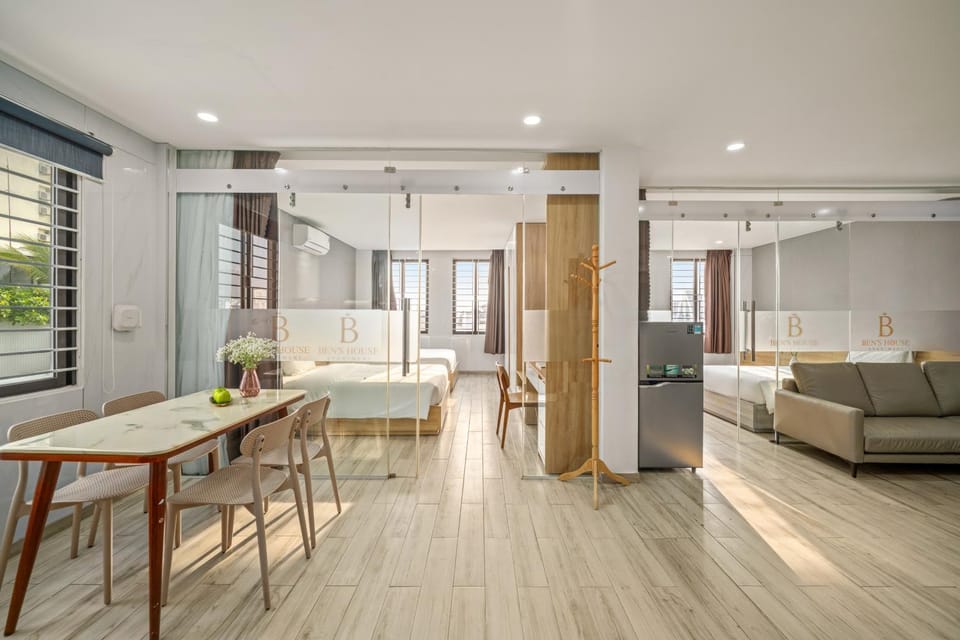Living room, Seating area, Dining area