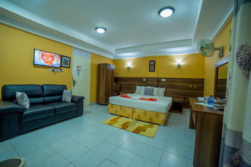 Communal lounge/ TV room, Bed, Photo of the whole room, Seating area, wardrobe