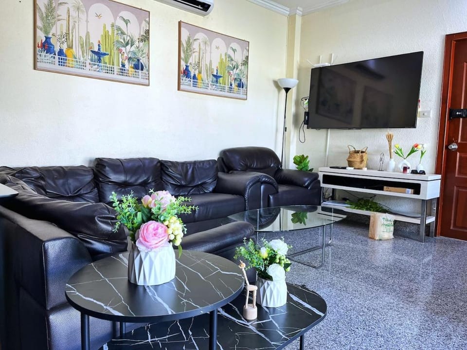2 BR villa with private swimming pool and jacuzzi 350m from beach House in Pattaya City