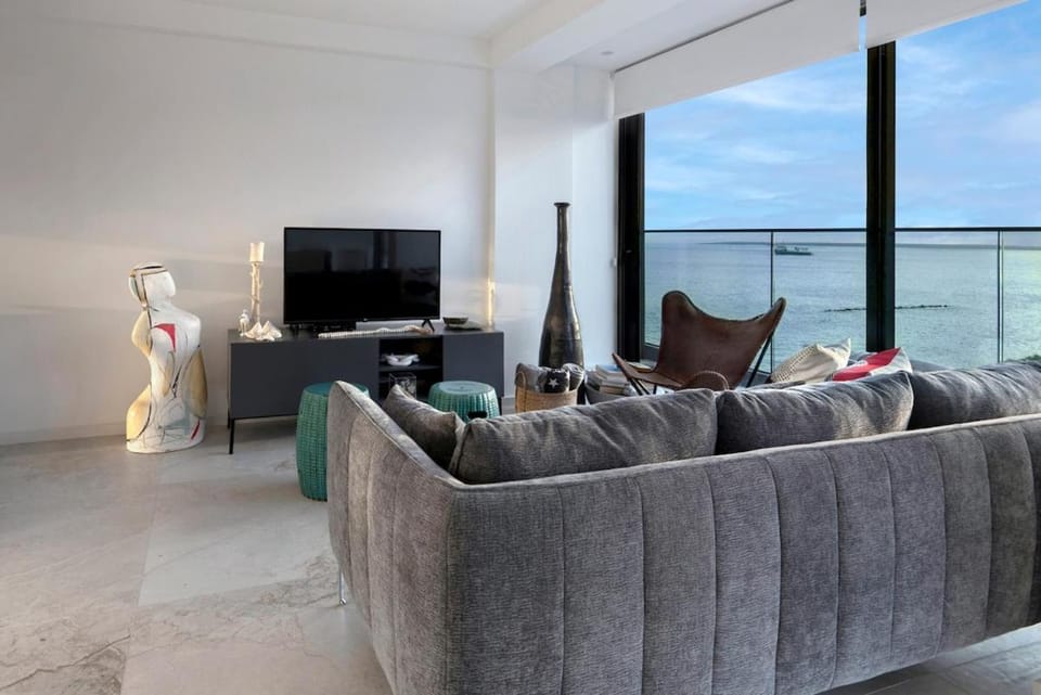 Luxury Beachfront Apartment Apartment in Limassol City