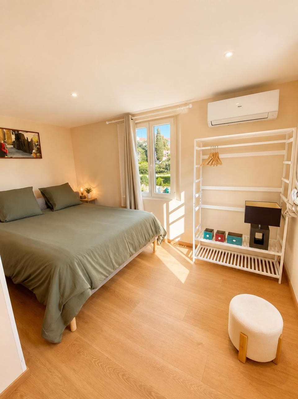 Great flat! 12 minute walk from train station and Palais Apartment in Cannes
