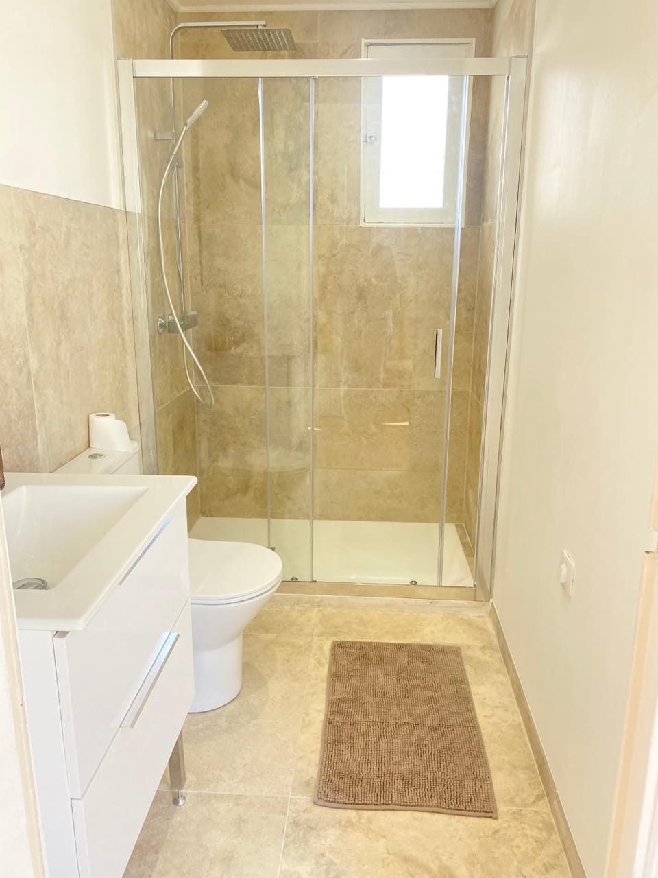 Great flat! 12 minute walk from train station and Palais Apartment in Cannes