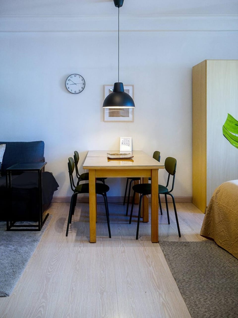 Seating area, Dining area