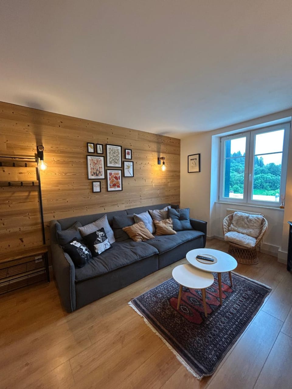 TV and multimedia, Living room, Seating area, Entertainment