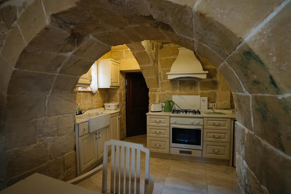 Kitchen or kitchenette, pet friendly, stove