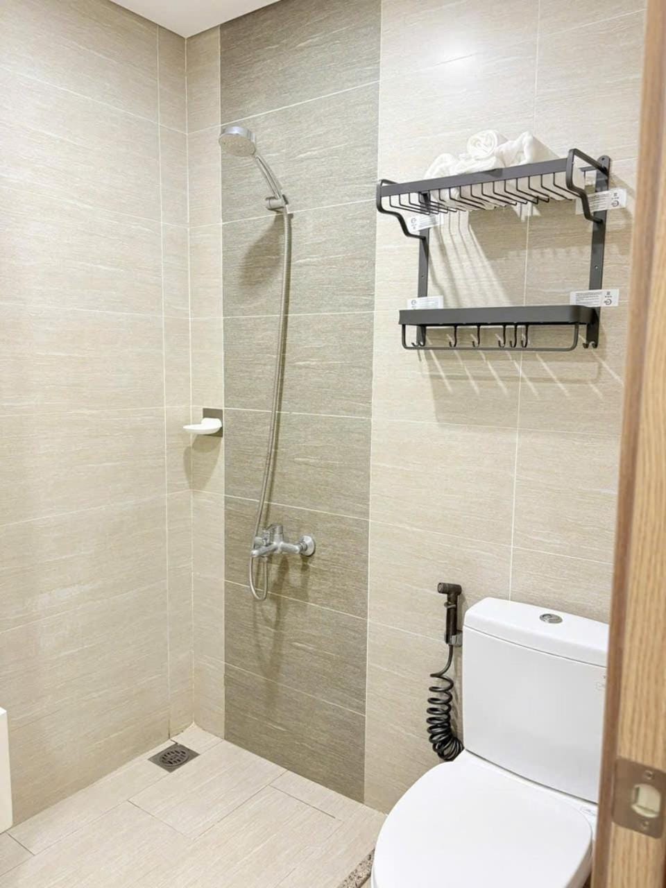Shower, Toilet, Bathroom, towels
