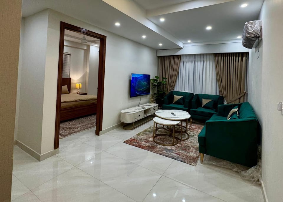 TV and multimedia, Living room, Seating area, Evening entertainment