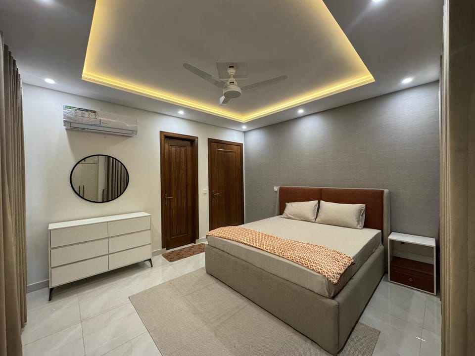 Bed, Photo of the whole room, Bedroom, wardrobe, air conditioner
