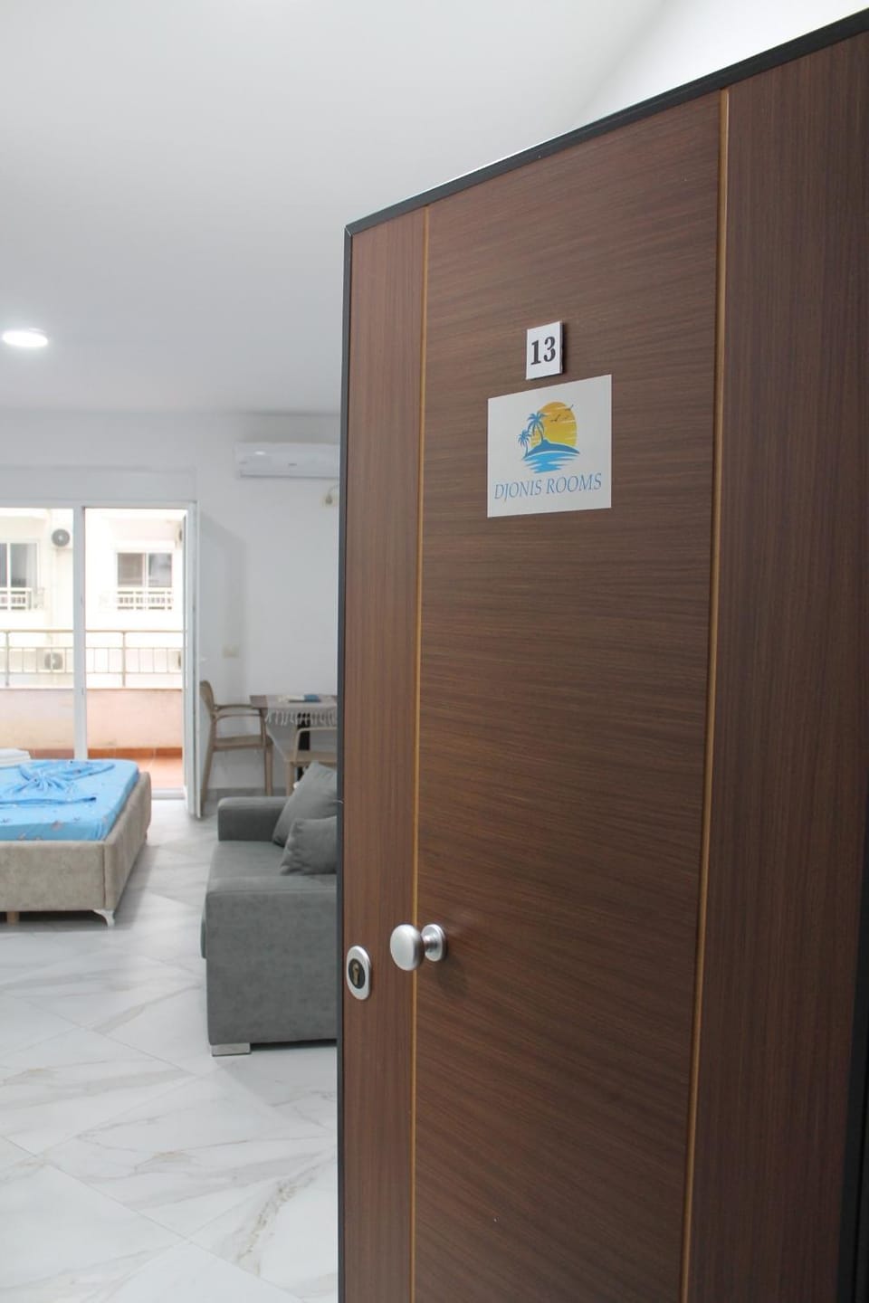 Bed, Seating area
